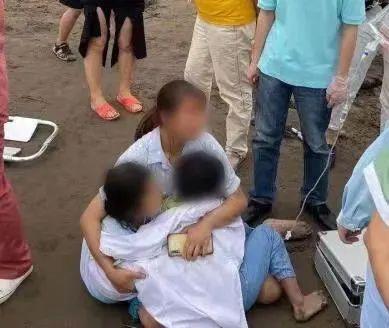 男子救落水女孩遭对方家属埋怨，一场误解的背后