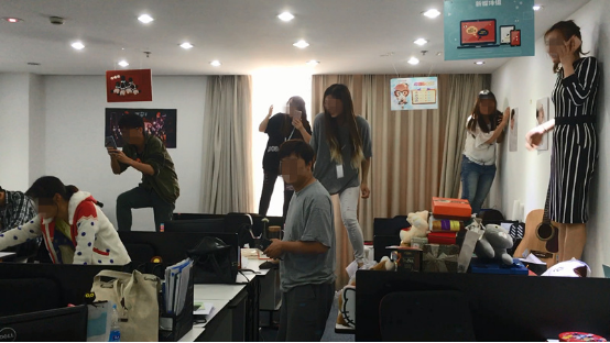 上班唱歌刷视频，一位工作人员的调离与反思
