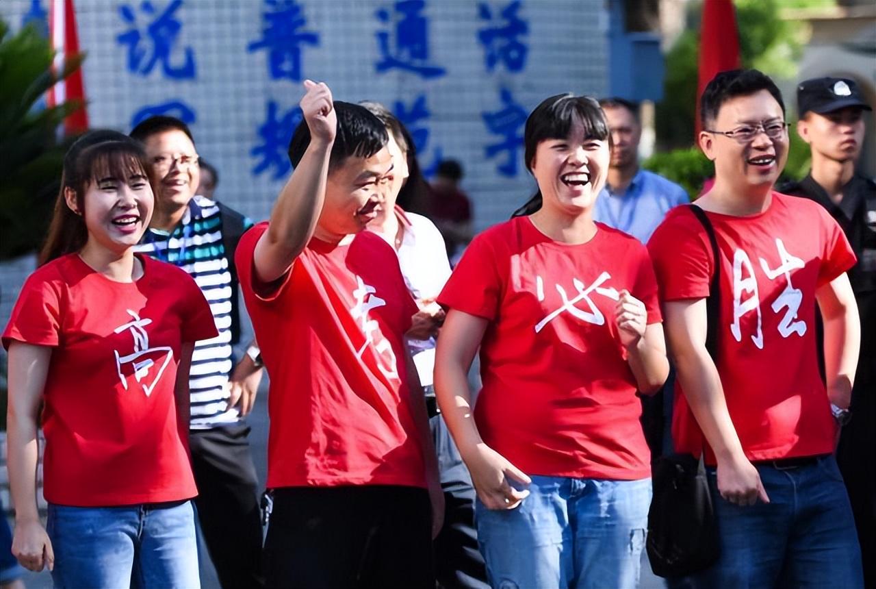 考生高考排全市1082名，激动连番跳跃的背后