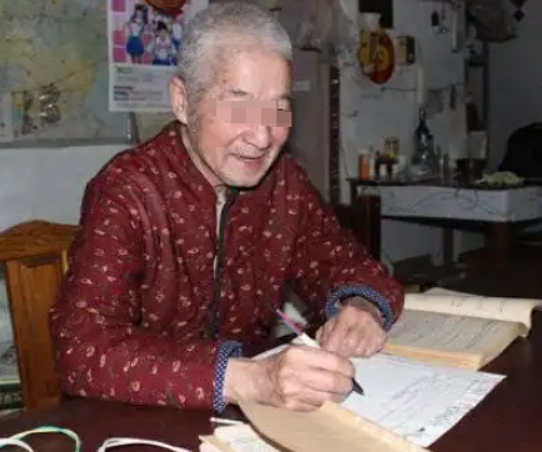 79岁老人宅基地档案多出的陌生妻子,一场误会引发的深思 79岁老人宅基地档案多出的陌生妻子,一场误会引发的深思