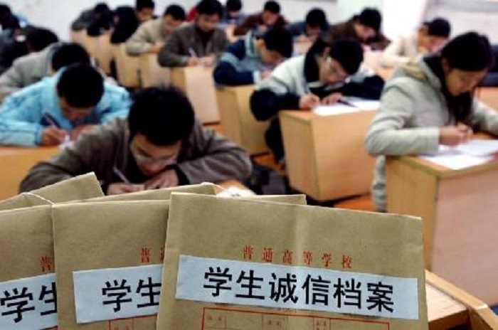 高考高招咨询会，考生父亲金句频出的温馨一幕