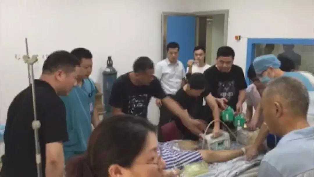 牺牲民警,倒下前还在保护群众 牺牲民警,倒下前还在保护群众