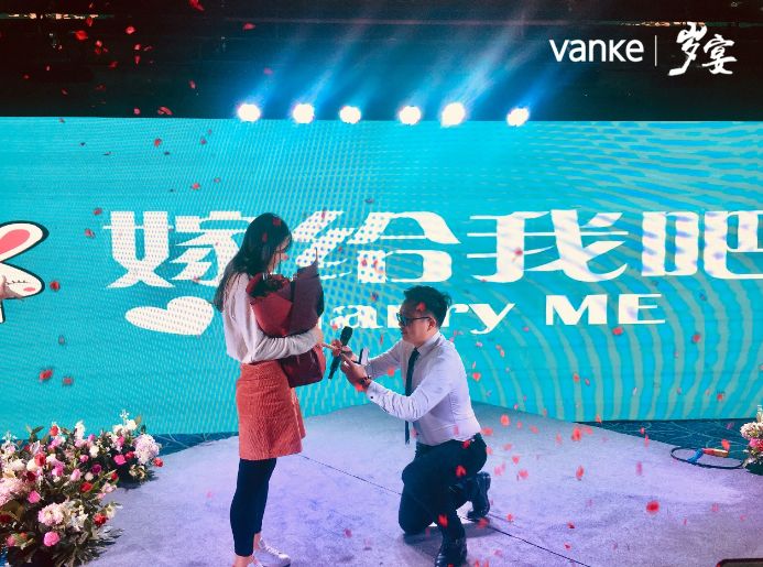 365次求婚视频，爱的坚持与创意的火花