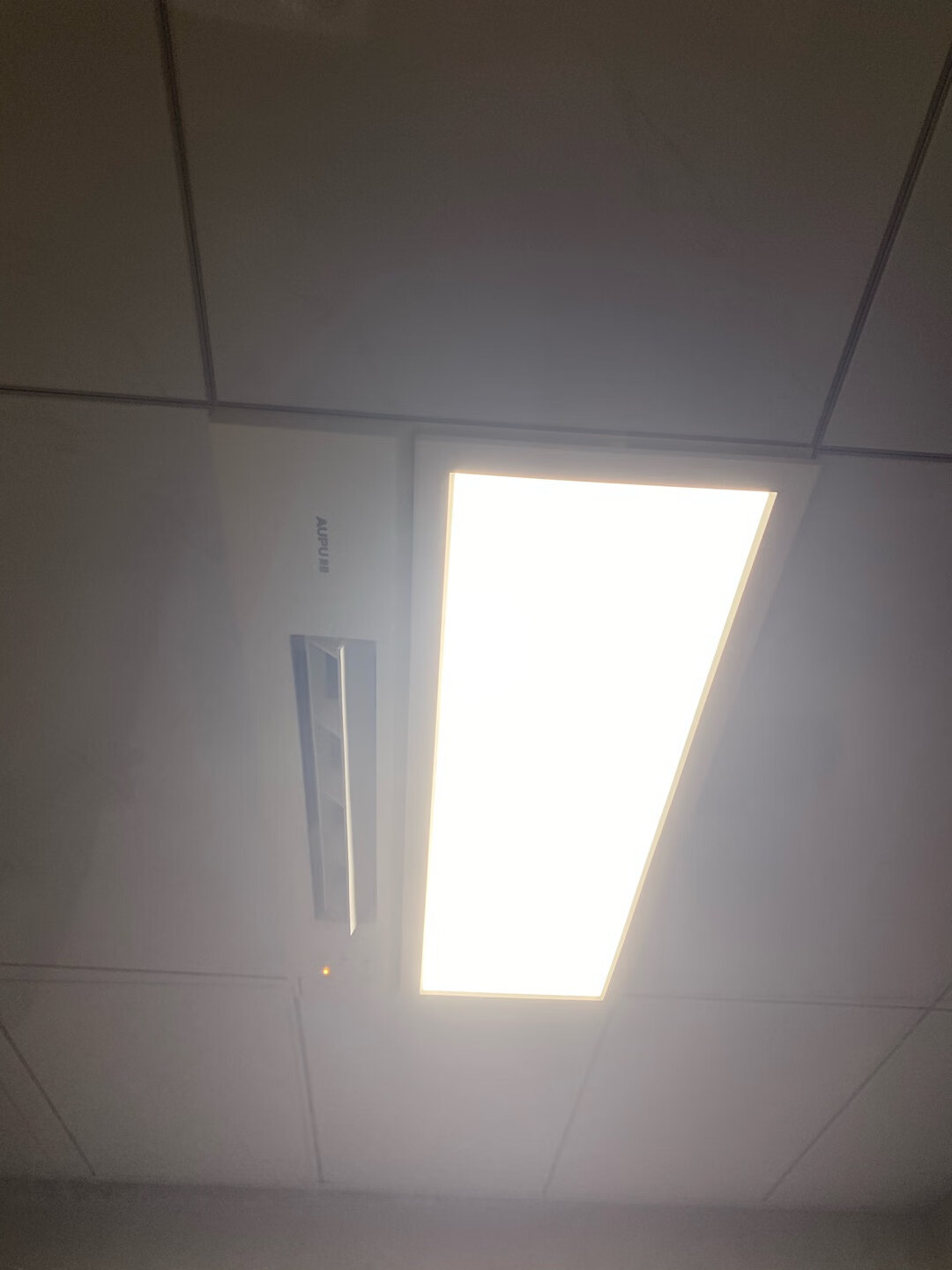 奥普S365智能触摸安装视频，从拆箱到亮灯，我替你试了一遍所有坑