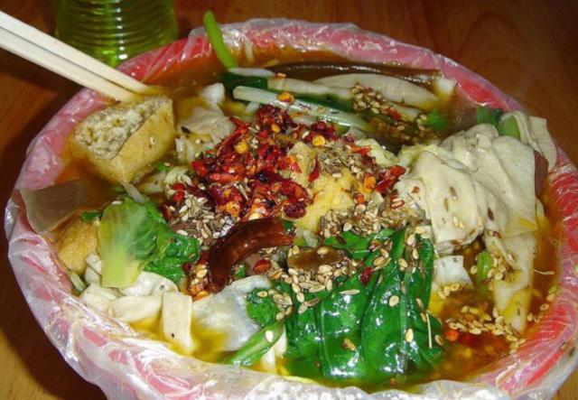 网红鸡排哥来上海外滩了，一场味蕾与视觉的双重盛宴